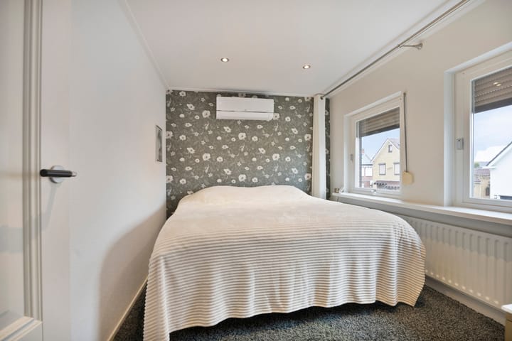 Photo 26 of Kamperfoeliestraat 8