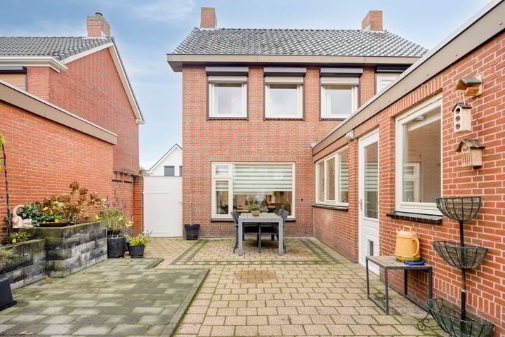 Photo 34 of Kamperfoeliestraat 8