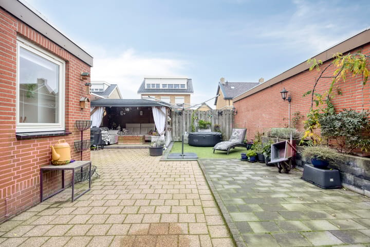 Photo 36 of Kamperfoeliestraat 8