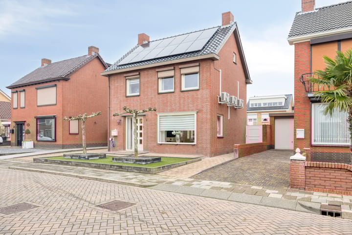 Photo 43 of Kamperfoeliestraat 8