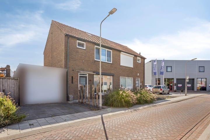 Photo 28 of Blaaubeenstraat 63