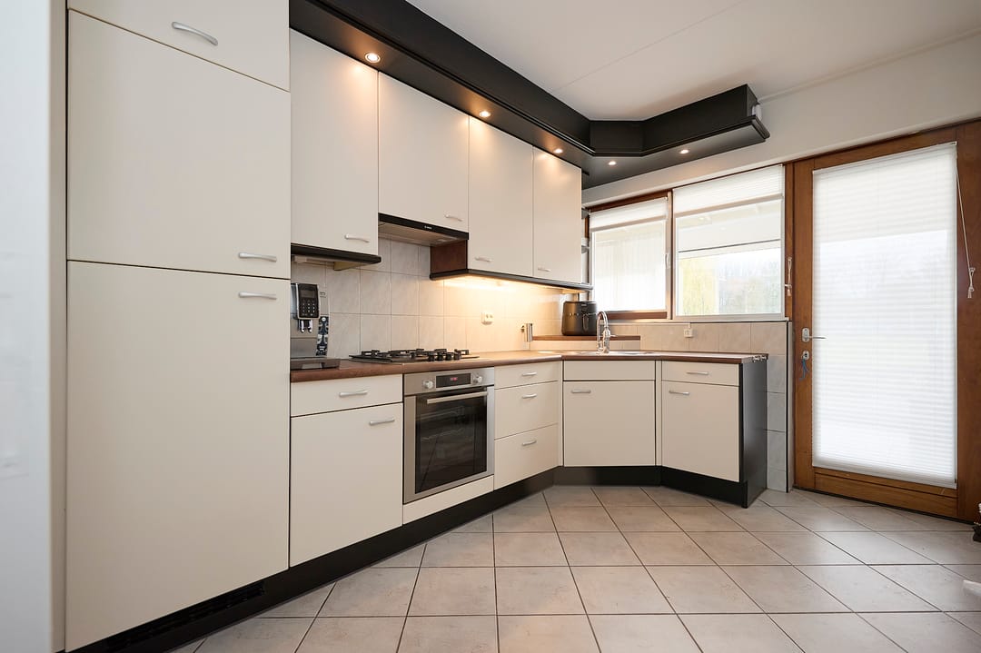 Foto 8 van van Middelhovenstraat 42