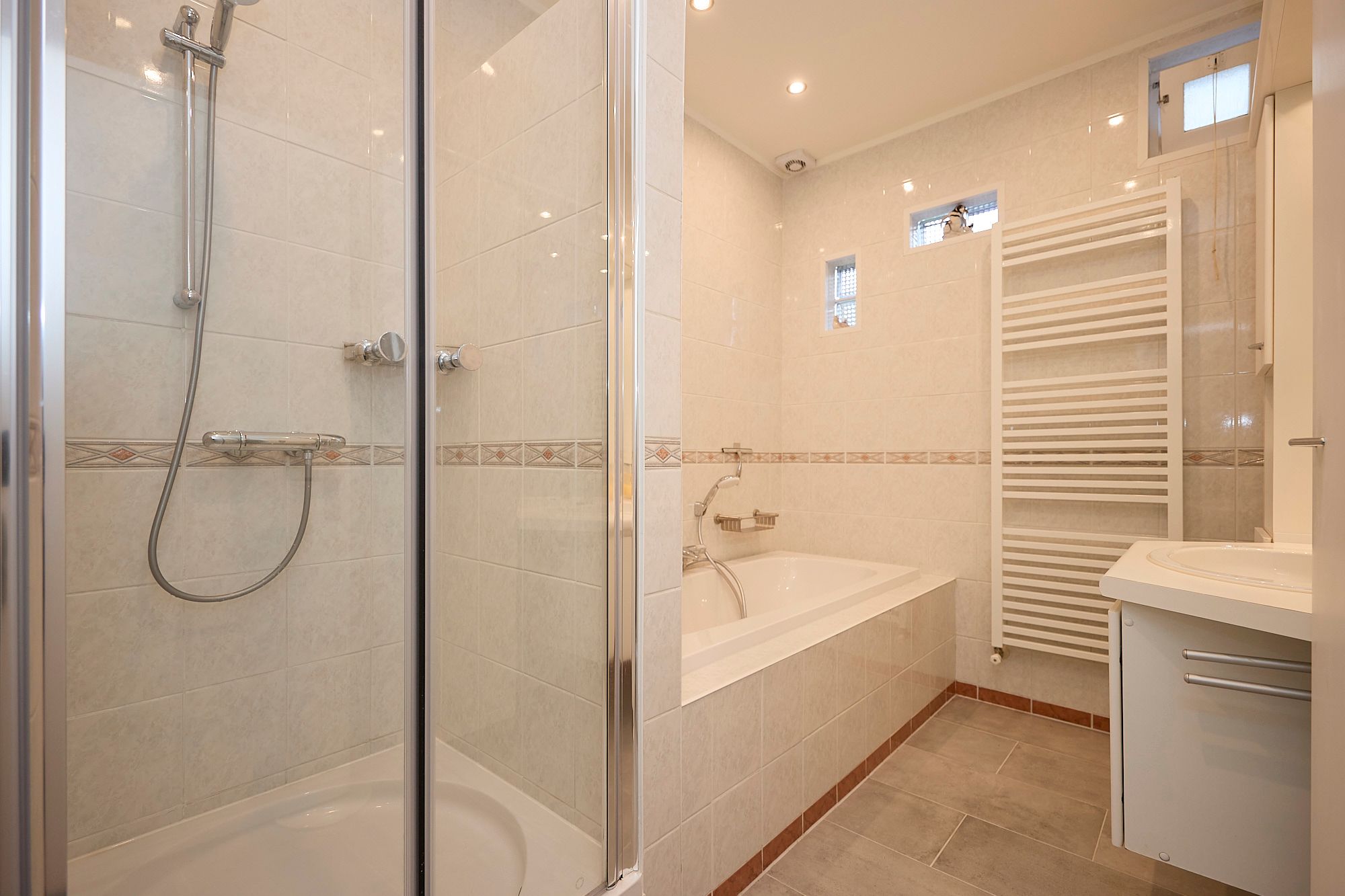 Foto 12 van van Middelhovenstraat 42