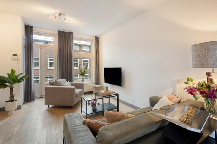 Photo 3 of Van Boetzelaerstraat 94-3