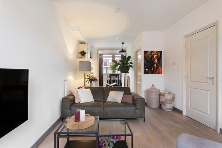 Photo 6 of Van Boetzelaerstraat 94-3