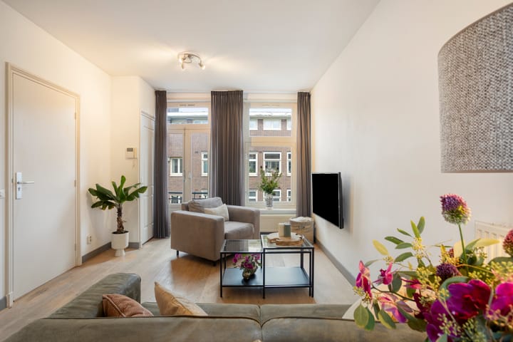 Photo 8 of Van Boetzelaerstraat 94-3