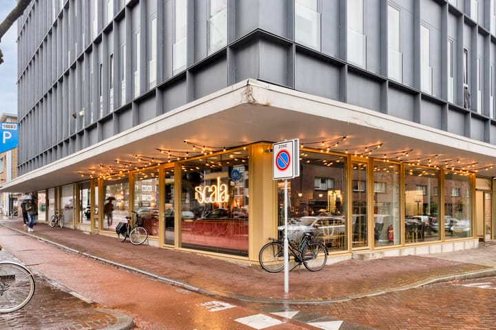 Photo 26 of Van Boetzelaerstraat 94-3