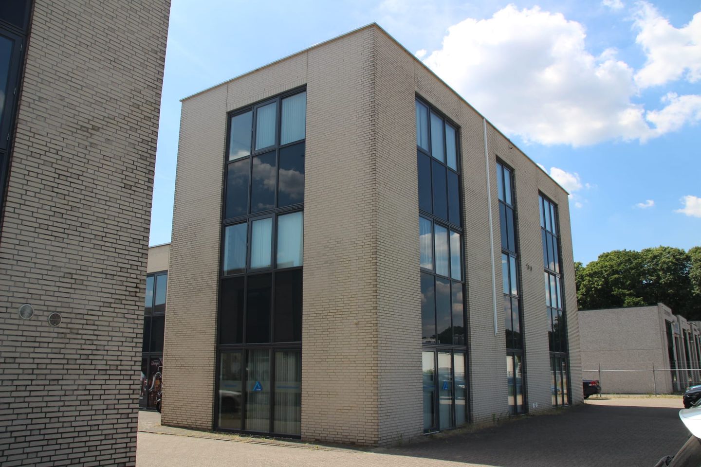 Bekijk foto 2 van Aphroditestraat 35