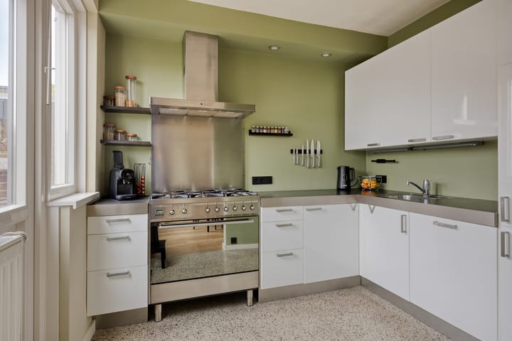 Photo 3 of Plutostraat 35