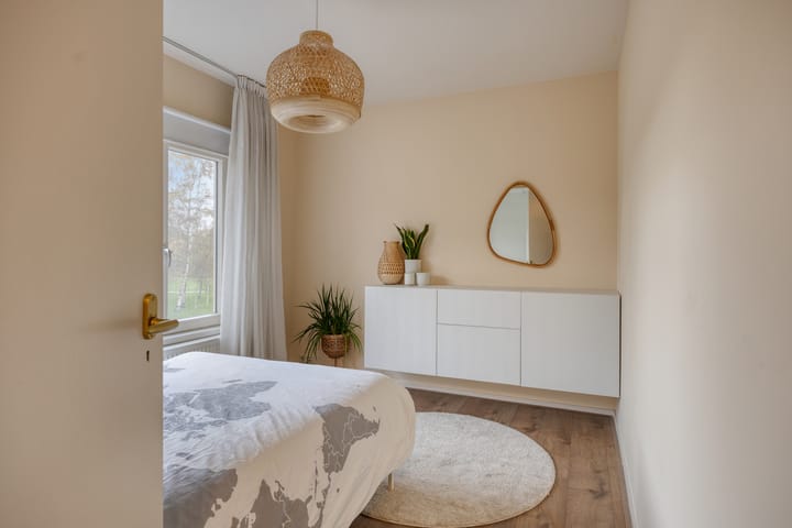 Photo 4 of Plutostraat 35