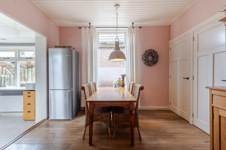 Photo 10 of Prins Bernhardstraat 9