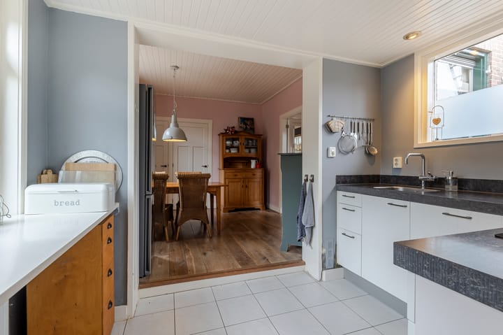 Photo 16 of Prins Bernhardstraat 9