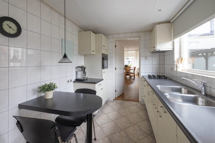 Photo 10 of Bernardstraat 37