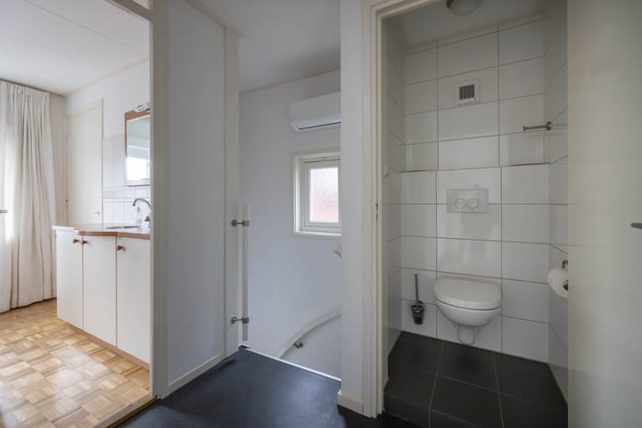 Photo 19 of Bernardstraat 37