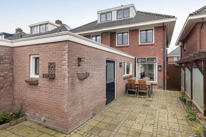 Photo 26 of Bernardstraat 37