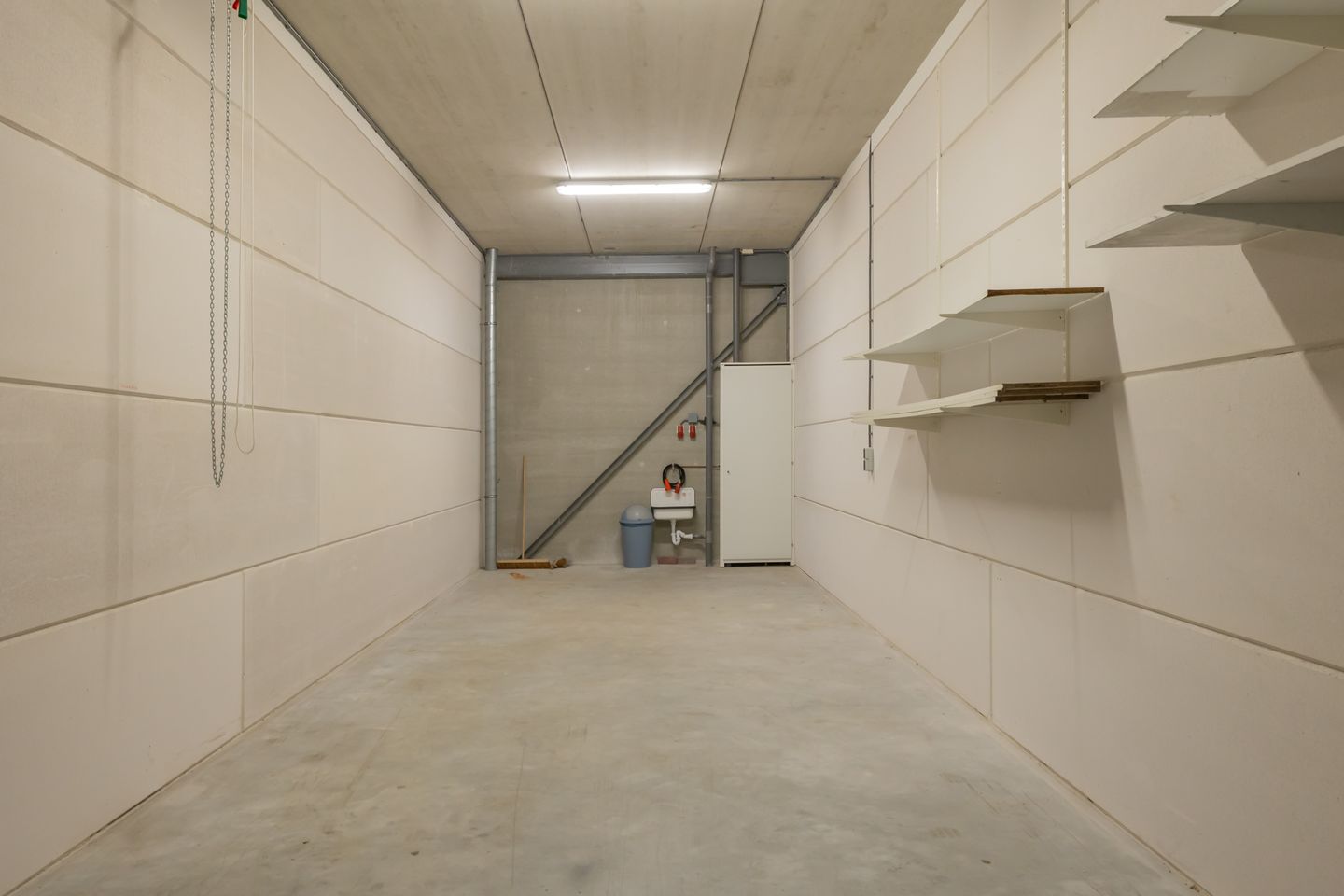 View photo 2 of Veerpolder 19-077