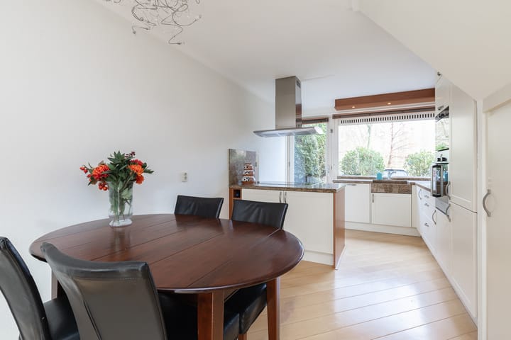 Foto 12 van Simon van Collemstraat 160