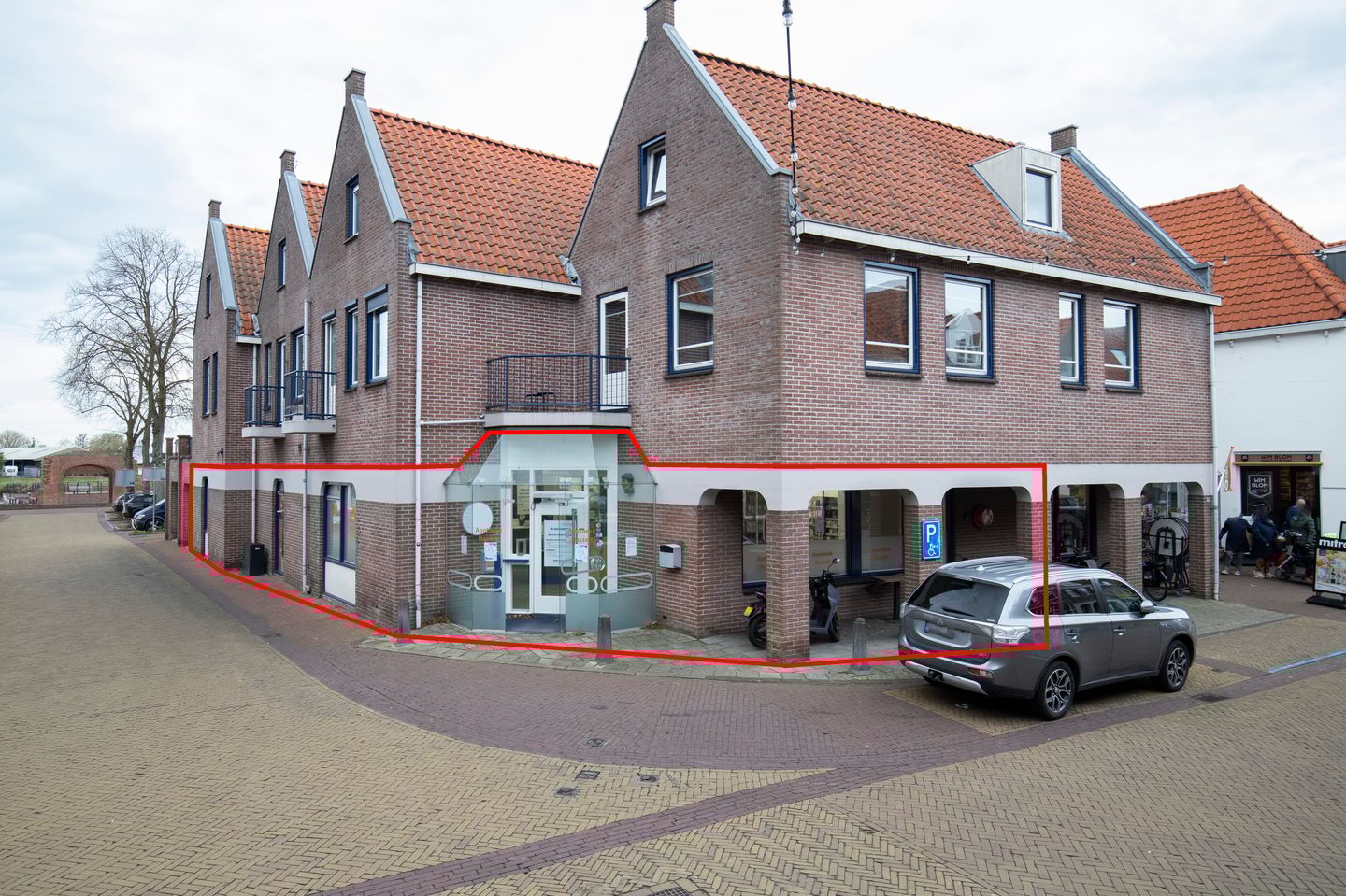 Bekijk foto 1 van Burgemeester Royerplein 1