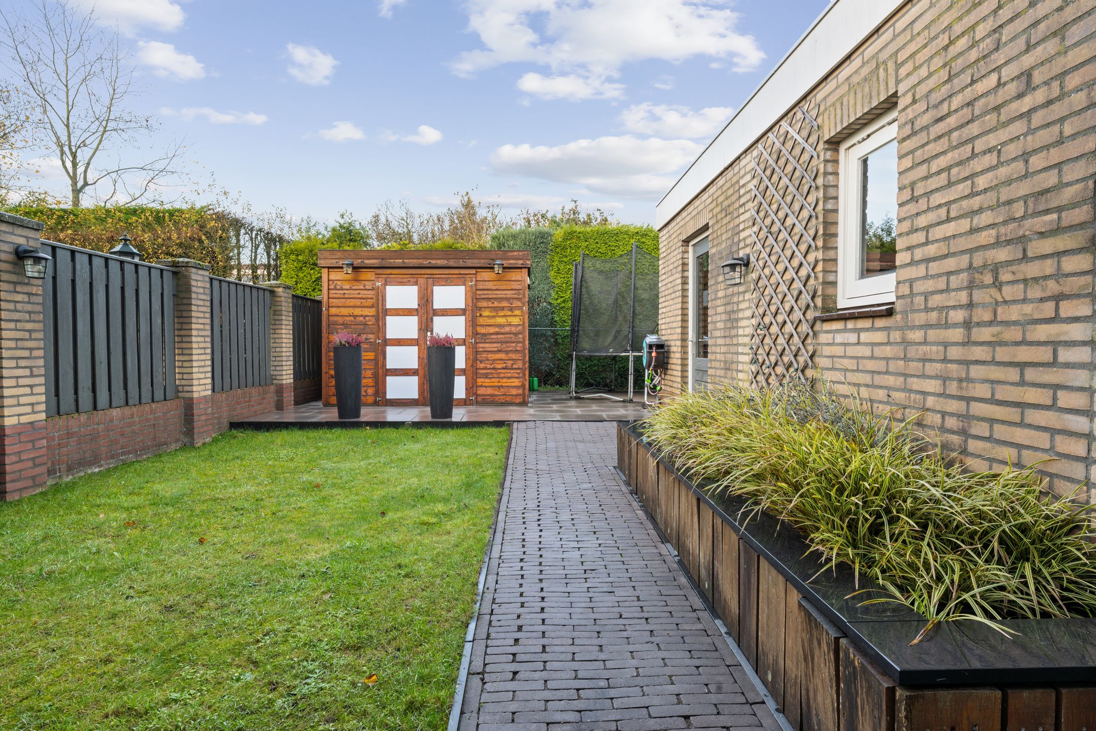 Photo 48 of Laurier 39