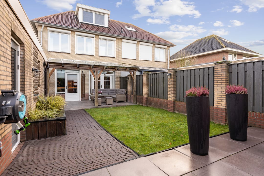 Photo 52 of Laurier 39