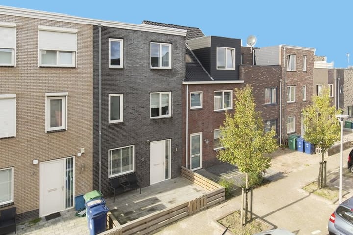 Photo 2 of Mazustraat 48