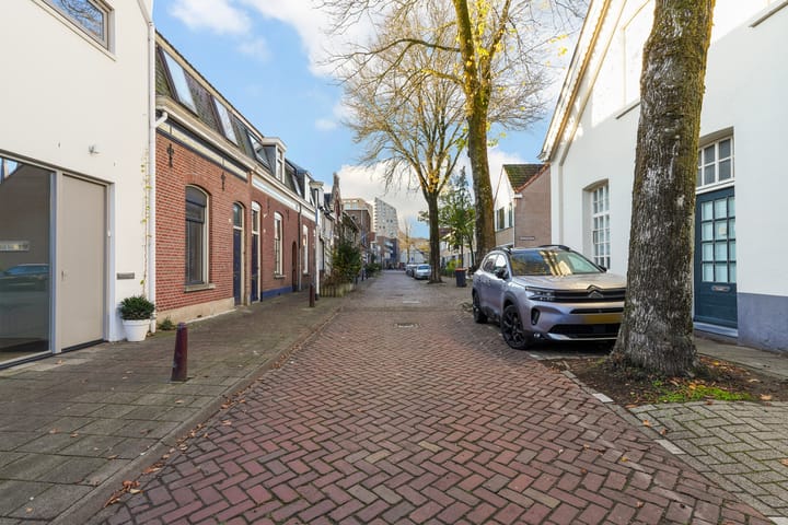 Photo 2 of Jan Aartestraat 64