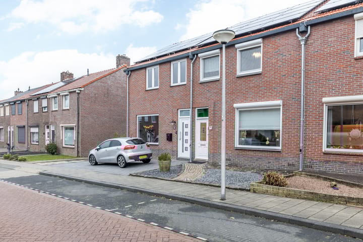 Foto 36 van Burg.Franssenstraat 22