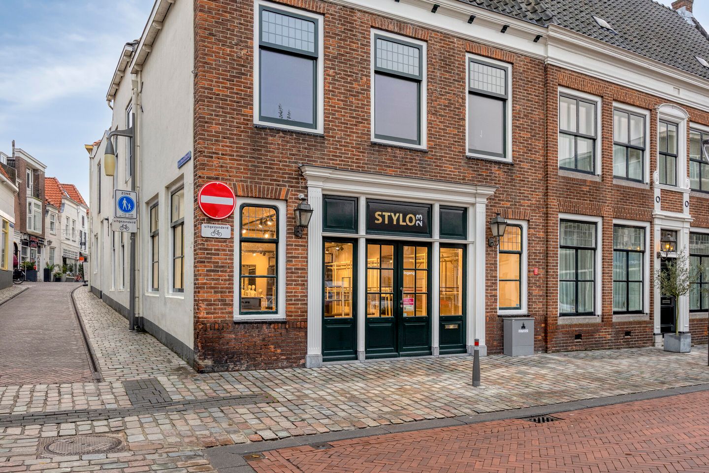 View photo 2 of Beestenmarkt 16