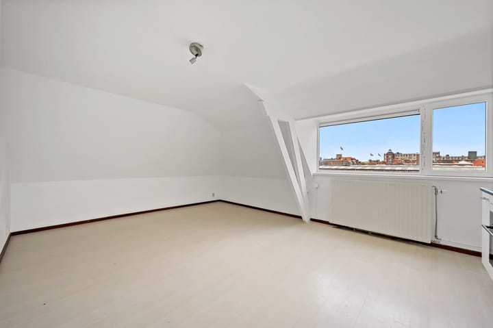 Photo 8 of Hondiusstraat 1-2