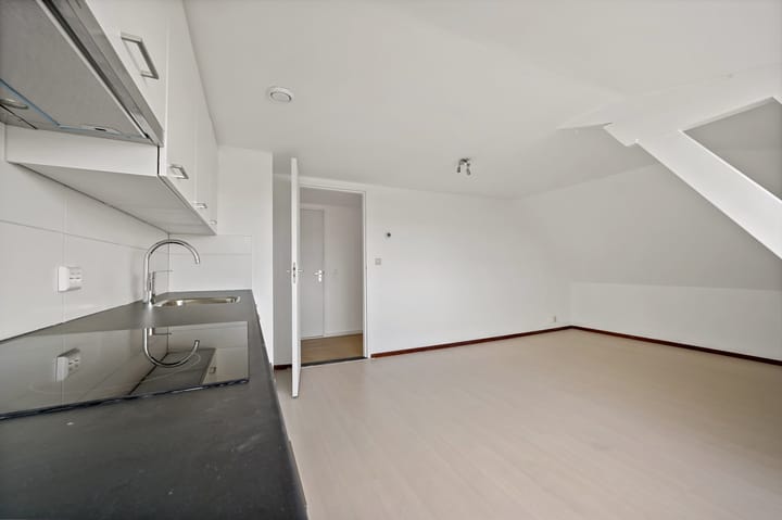 Photo 11 of Hondiusstraat 1-2