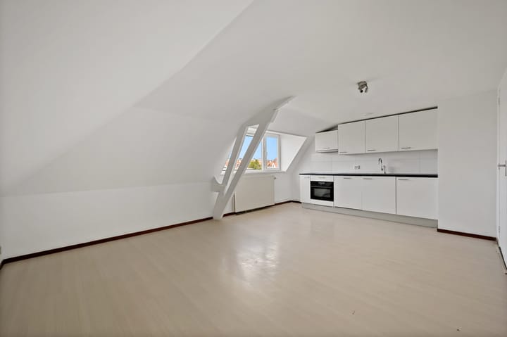 Photo 12 of Hondiusstraat 1-2