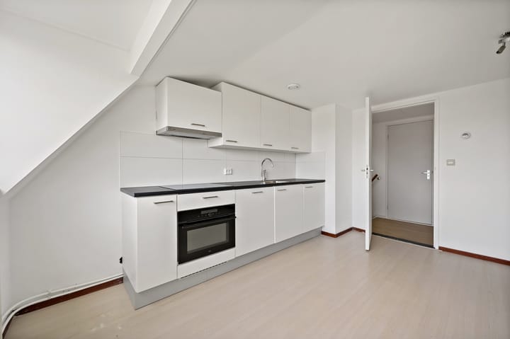 Photo 13 of Hondiusstraat 1-2