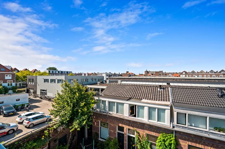 Photo 15 of Hondiusstraat 1-2