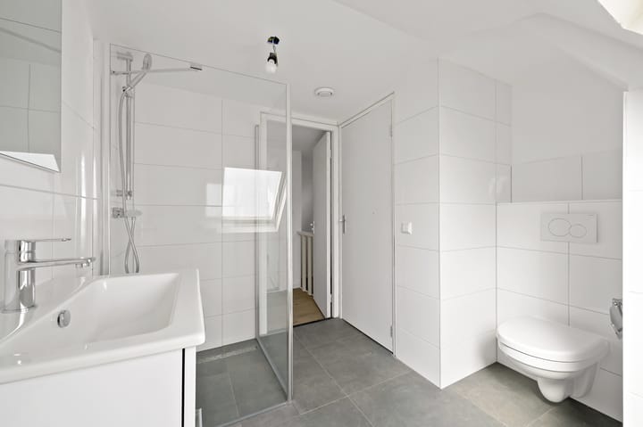 Photo 20 of Hondiusstraat 1-2