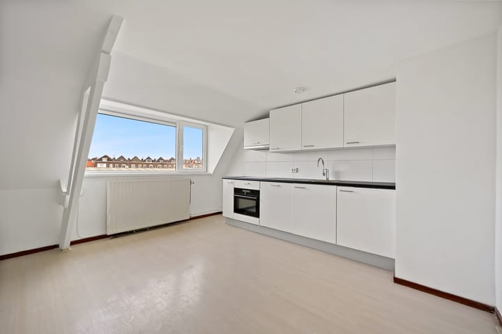 Photo 18 of Hondiusstraat 1-2