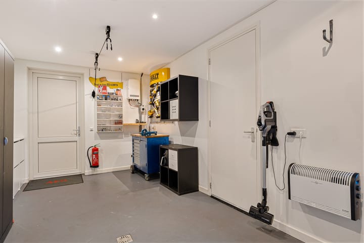 Photo 20 of Westeinde 65