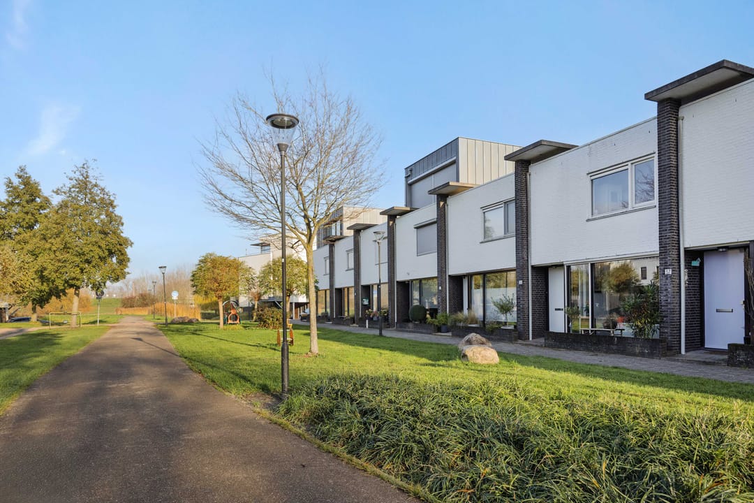 Foto 2 van Weegbree 55