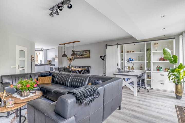 Photo 10 of Nolensstraat 25