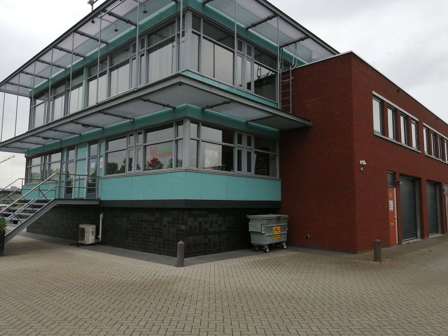 Bekijk foto 2 van Communicatielaan 5-b