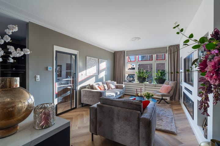 Photo 2 of Julianastraat 55