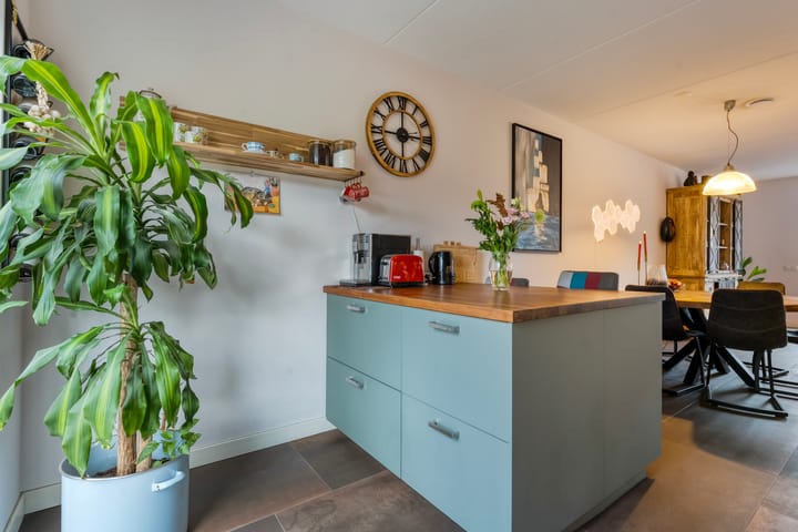 Photo 10 of Vincent van Goghstraat 42