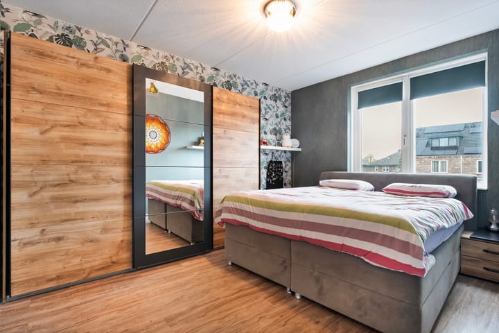 Photo 12 of Vincent van Goghstraat 42