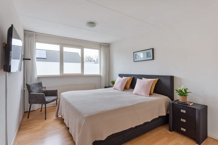 Photo 12 of Zwaluwstraat 52