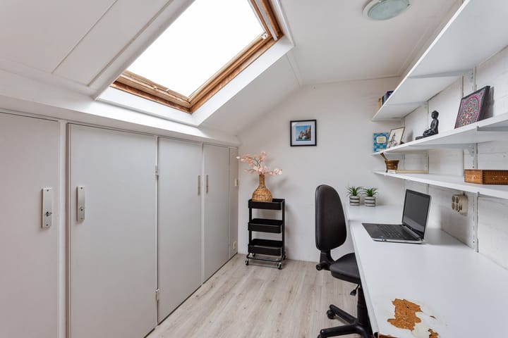 Photo 17 of Zwaluwstraat 52