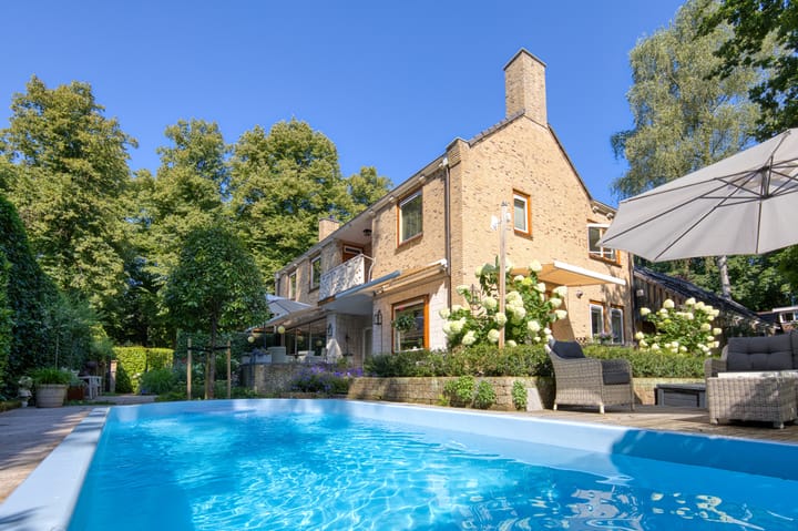 Photo 3 of Burg. Roosmale Nepveulaan 15