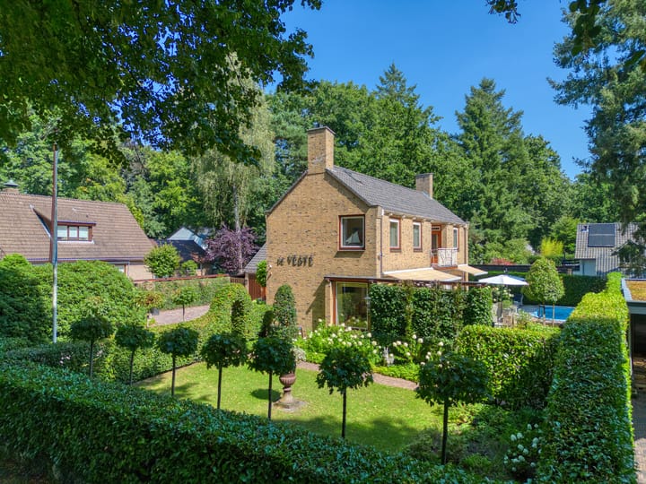 Photo 6 of Burg. Roosmale Nepveulaan 15