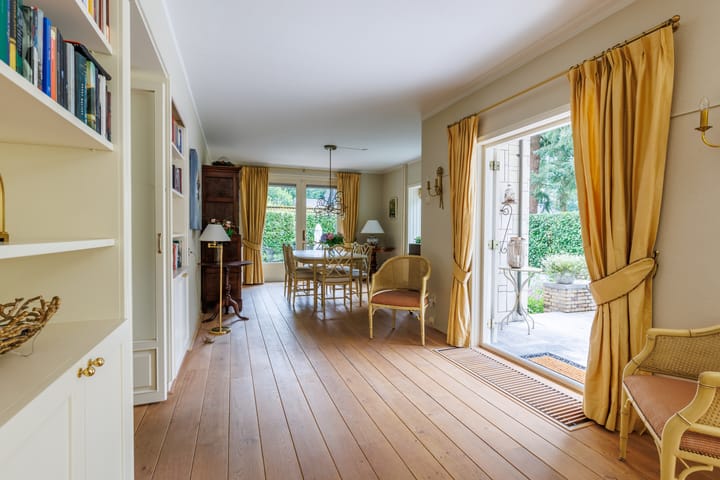 Photo 9 of Burg. Roosmale Nepveulaan 15