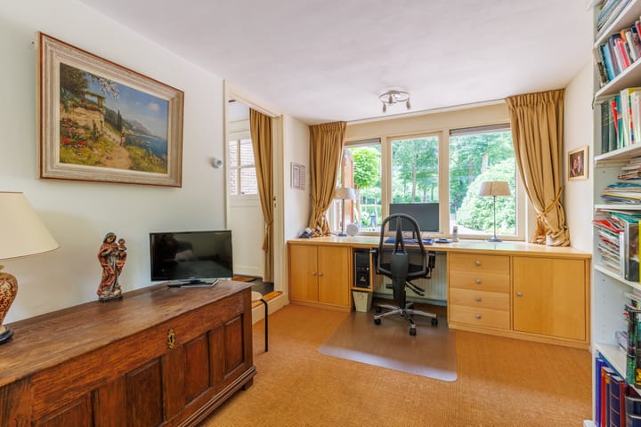 Photo 16 of Burg. Roosmale Nepveulaan 15