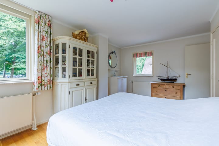 Photo 21 of Burg. Roosmale Nepveulaan 15