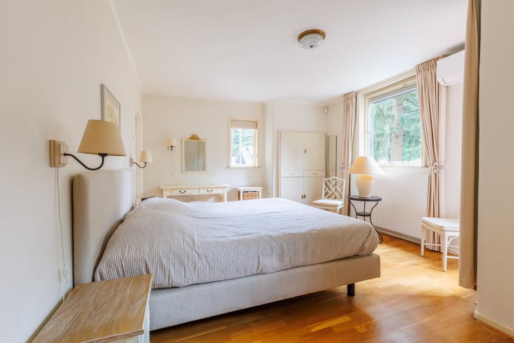 Photo 23 of Burg. Roosmale Nepveulaan 15